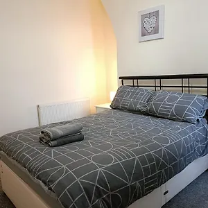 Holiday home Bright, Comfortable Home, Convenient For Centre 